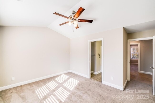 Building Photo - 604 W 8th St