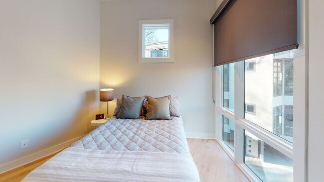 Building Photo - Modern Townhome with Roof Terrace in Dilworth Neighborhood Charlotte NC