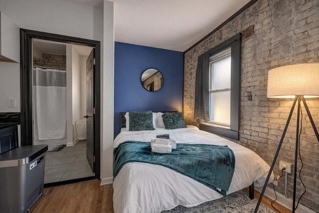 Building Photo - 1927 N Prospect Ave