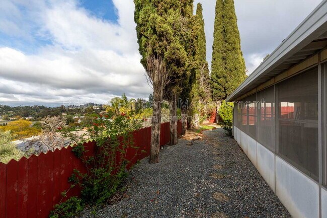 Building Photo - 3725 Orion Dr