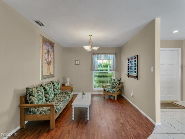 Building Photo - 908 SE 35th Terrace