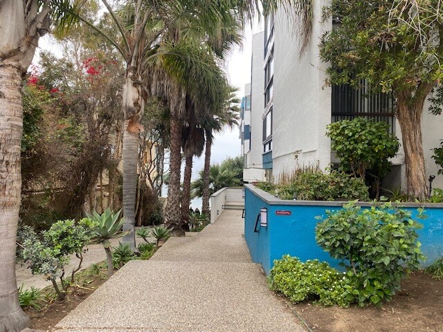 front door and walkway to beach - 575 Esplanade