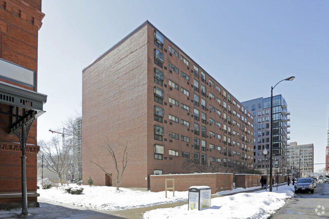 Building Photo - Oaks Dearborn Park