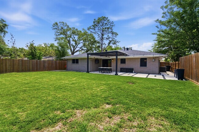 Building Photo - 8526 Cedel Dr