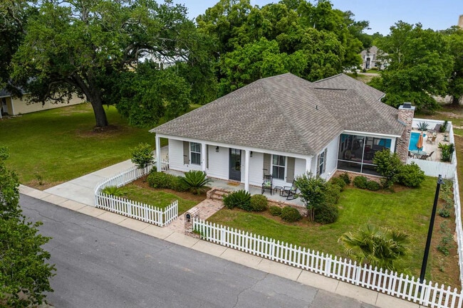 Building Photo - 164 Markham Dr