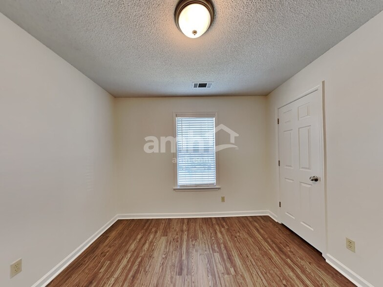 Building Photo - 821 Rain Dance Way