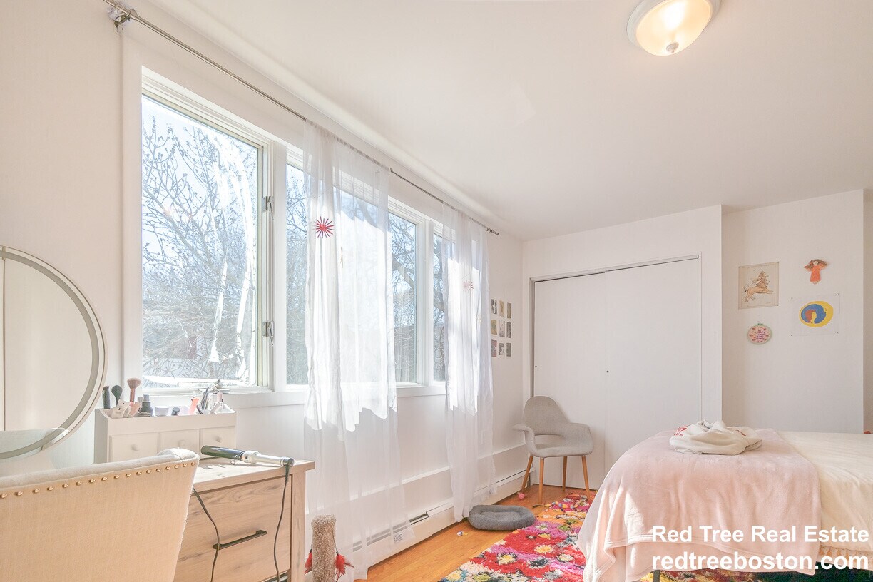 Building Photo - 238 Everett St