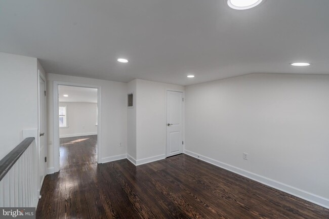 Building Photo - 116 S Durham St