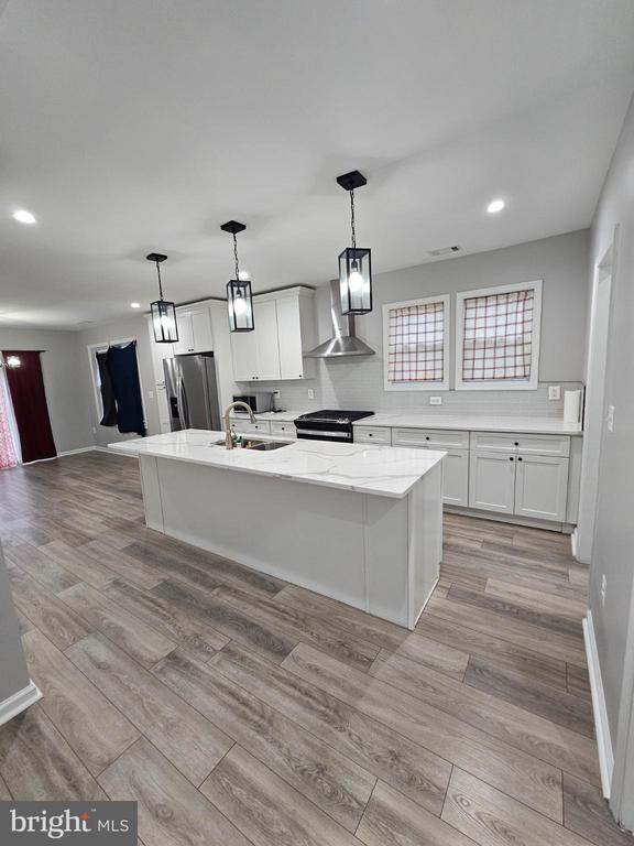 Building Photo - 909 45th Pl NE