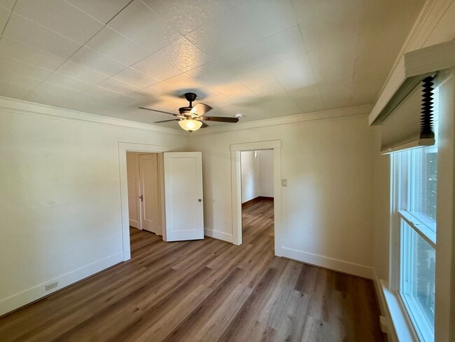 Building Photo - Two bedroom one bath brick charmer!