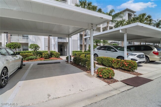 Building Photo - 10390 Washingtonia Palm Way