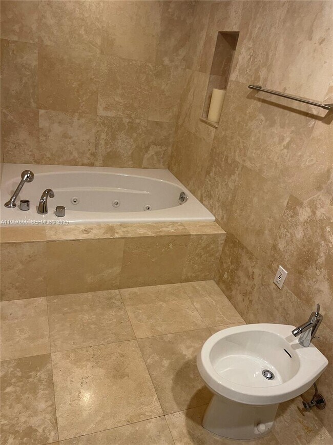 Building Photo - 650 Ocean Dr