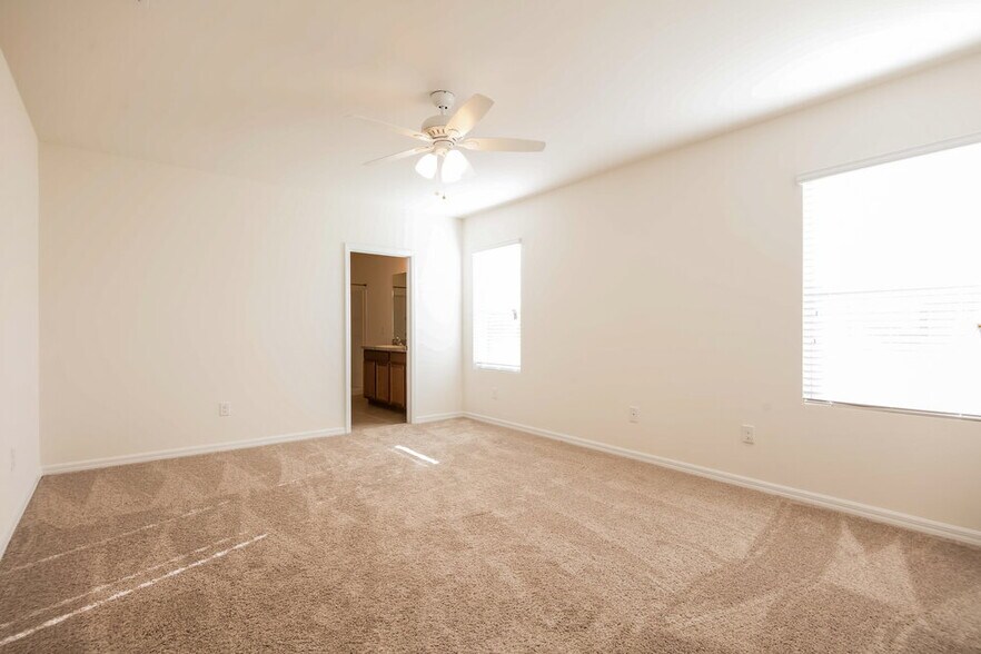 Building Photo - 1418 SW 1st Ave