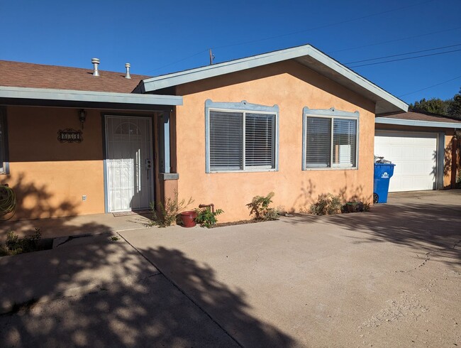 Building Photo - Roomy and comfortable.  Great outdoor space