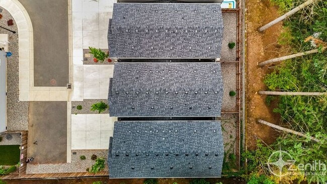 Building Photo - 4712 NE 37th Ct