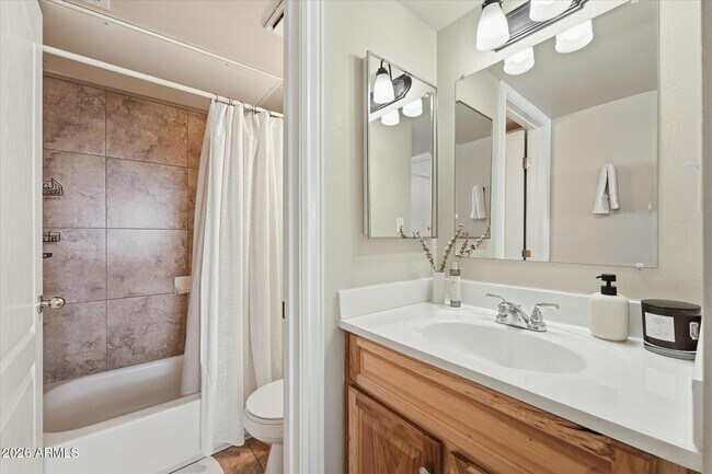 Building Photo - 3200 S Litzler Dr