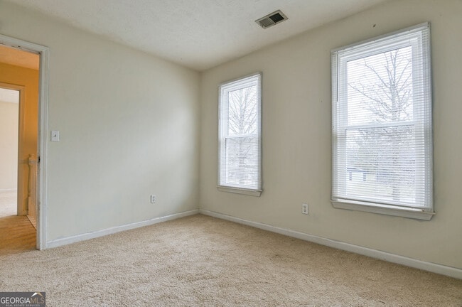 Building Photo - 105 N Oakland Cir