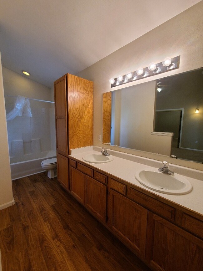 Building Photo - 921 Centennial Dr
