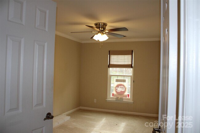 Building Photo - 19839 Henderson Rd