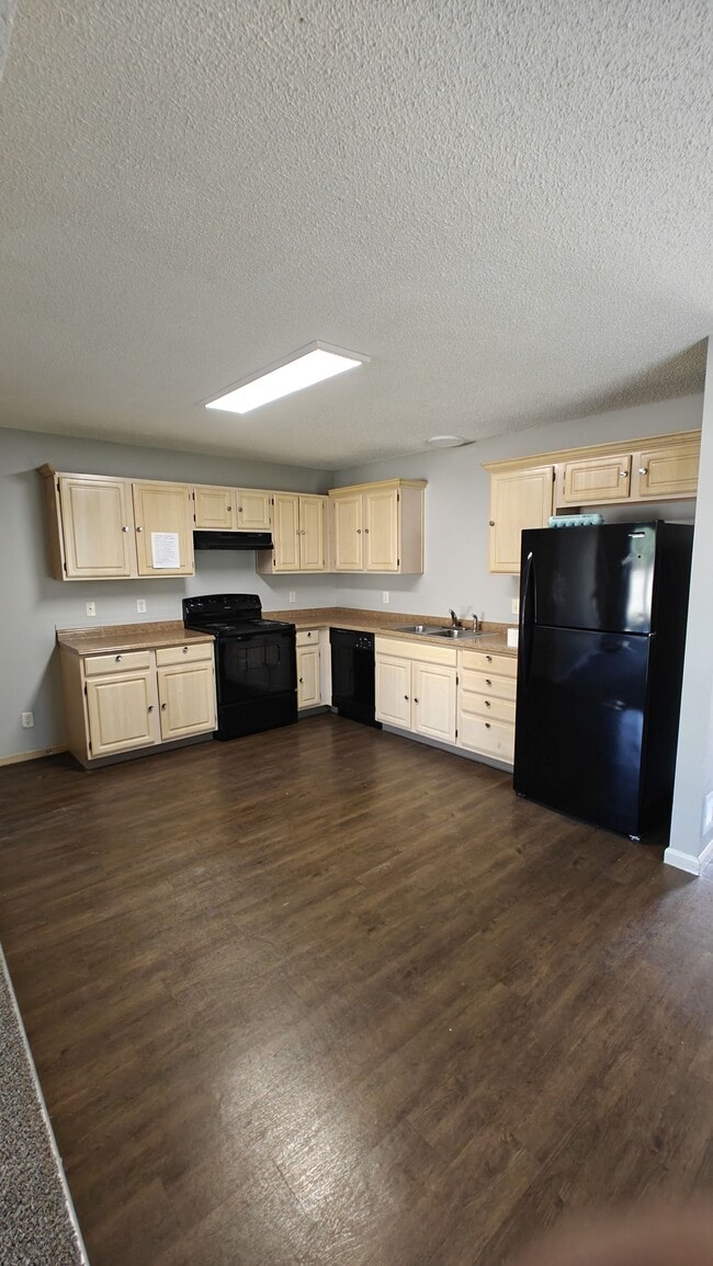 Building Photo - 10630 N Locust Ct