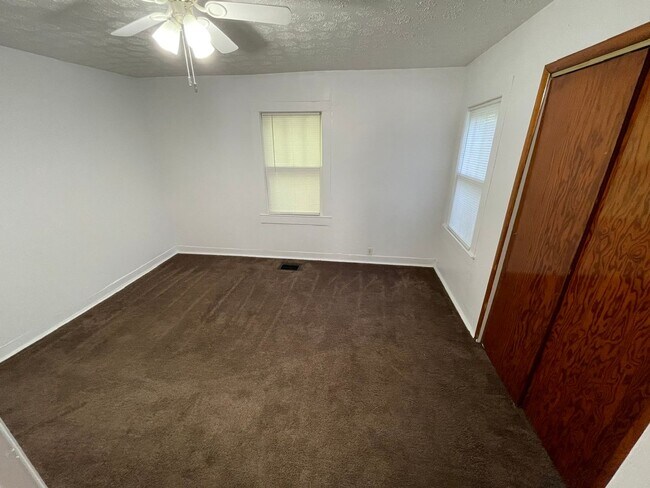 Building Photo - Great Location Private Setting Home For Rent