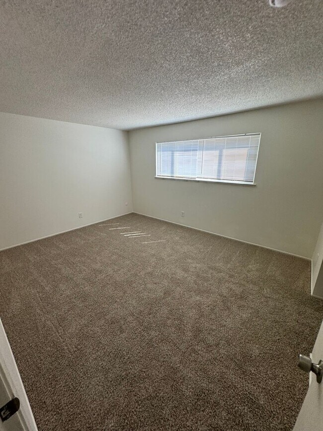 Building Photo - NICE SINGLE STORY HOME IN THE ROSEMONT AREA!