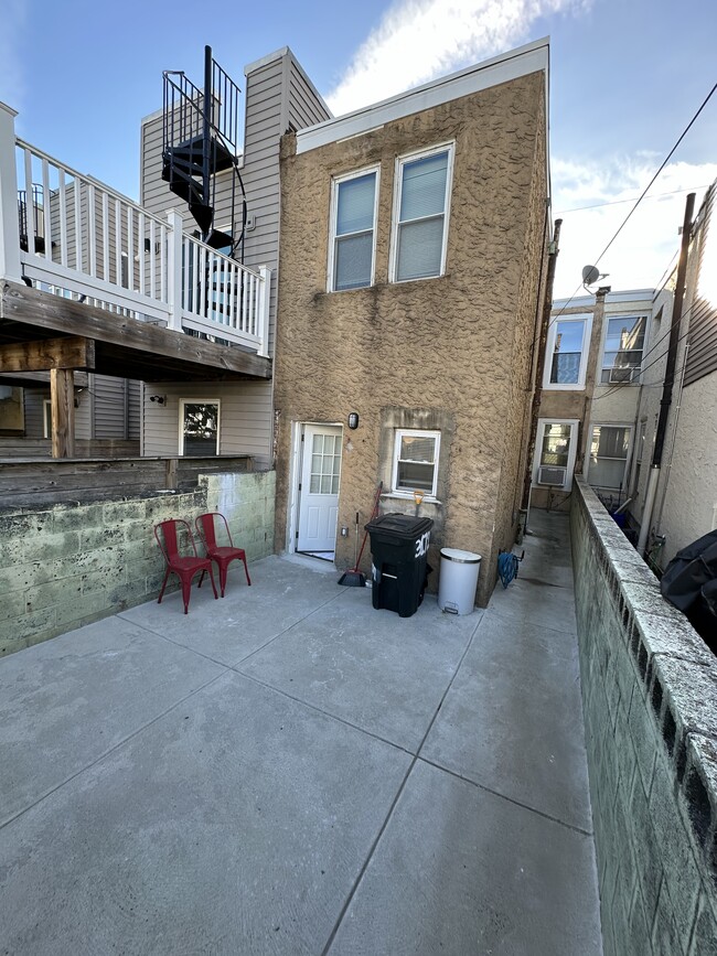 BACKYARD - 3172 Chatham St