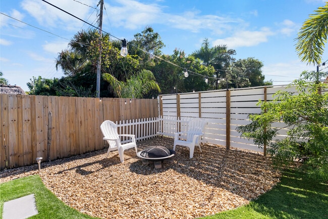 Building Photo - 1605 Treemont Ave