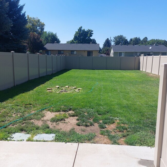 Building Photo - Completely Remodeled 2 bedroom Duplex with...