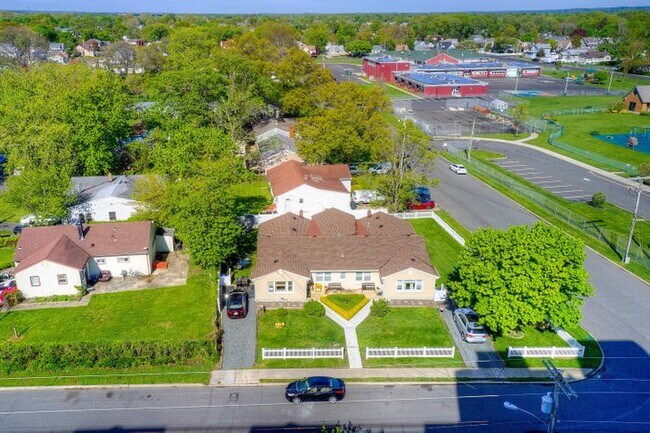 Building Photo - 306 Clifton Ave