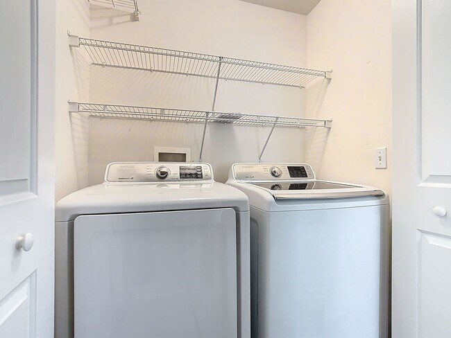 Building Photo - 2 Bedroom 2 Bathroom Townhome is Siena at ...