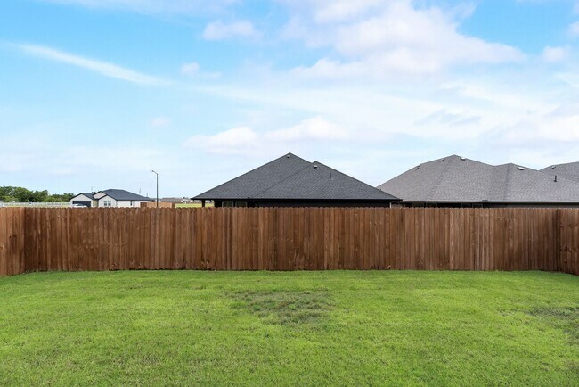 Building Photo - Contemporary Comfort Awaits in Greenville, TX