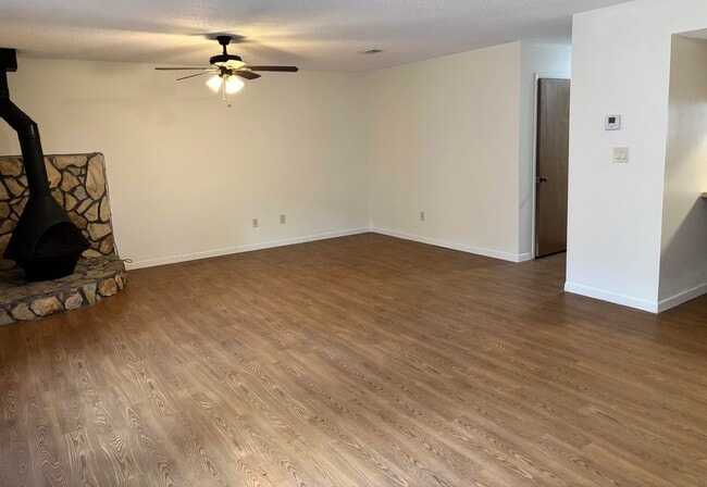 Building Photo - 32 7th Ave