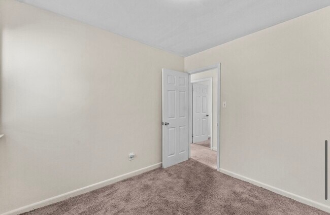 Building Photo - 2302 Norfolk St