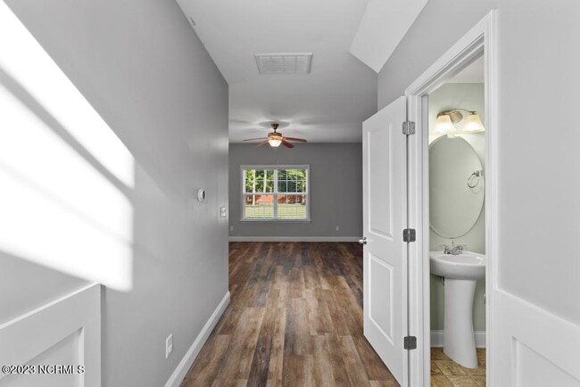 Building Photo - 303 Vilas Way S