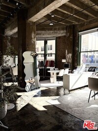 Building Photo - 711 S Olive St