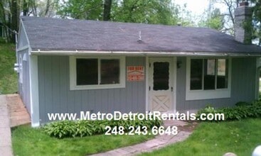 Building Photo - Picturesque cottage in vacation like setting! Stunning views of Tipsoco lake