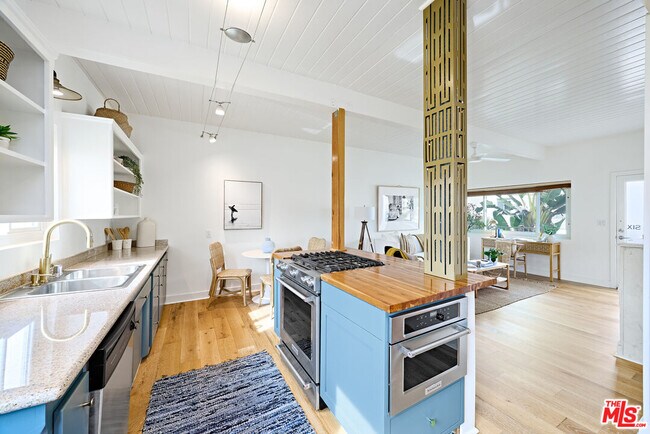 Building Photo - 2329 Kansas Ave