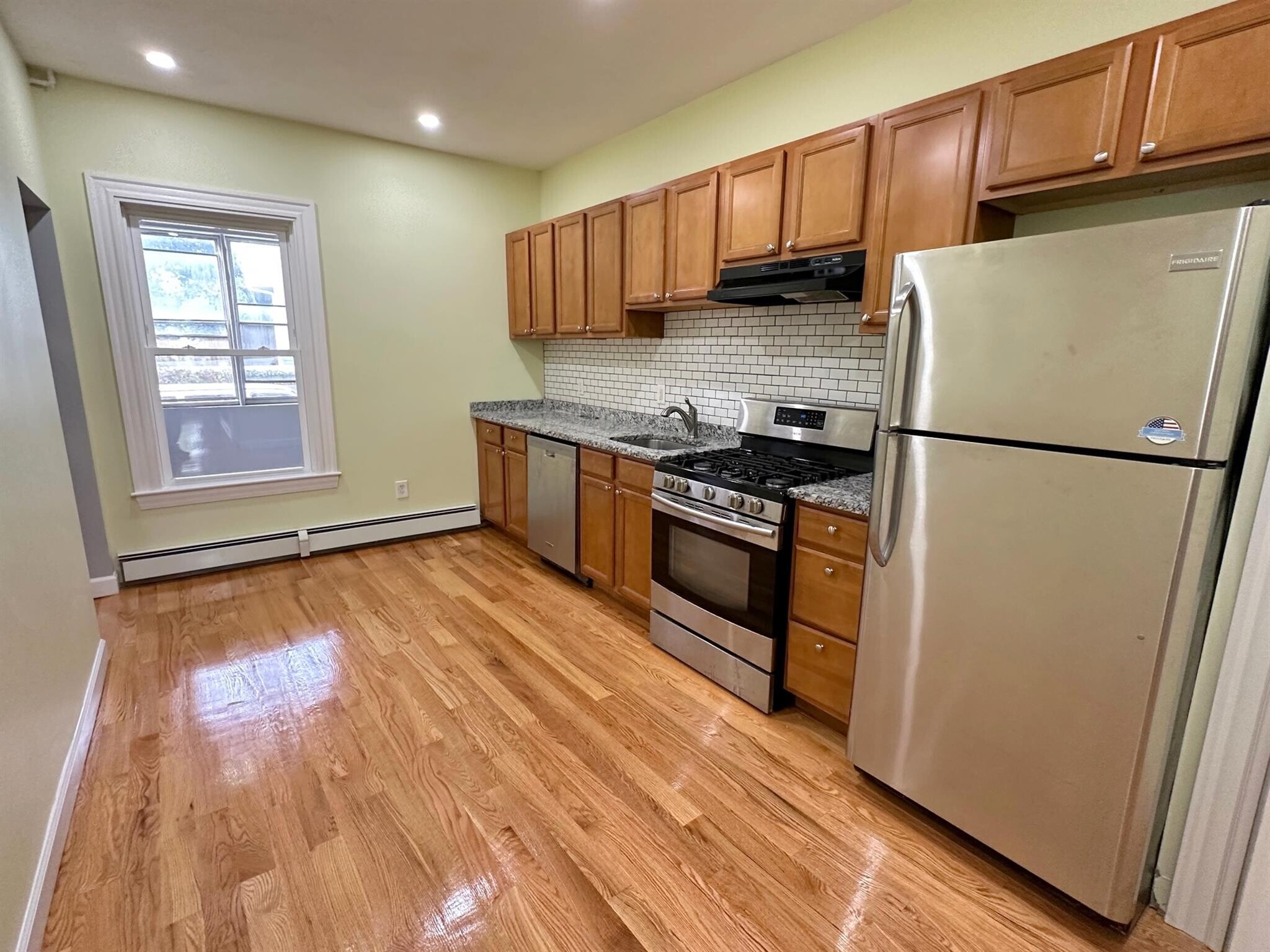 Building Photo - 295 Windsor St