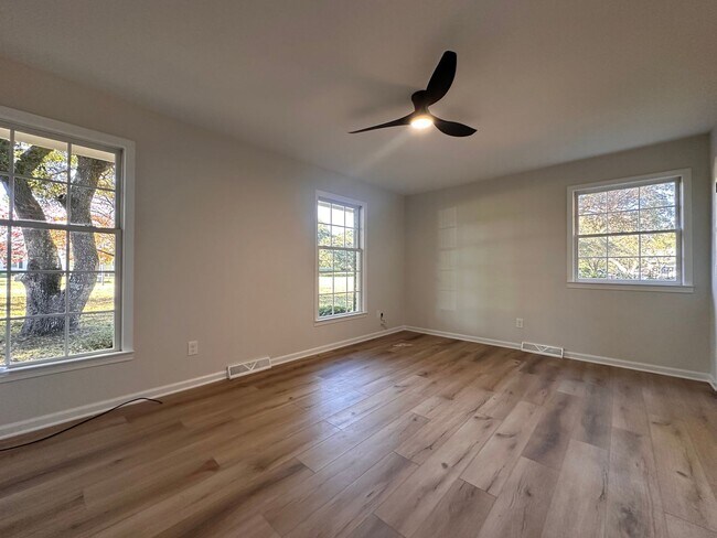 Building Photo - Home on High Tide