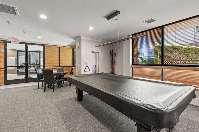 Building Photo - "Spacious, Sophisticated, Modern 3BR, 2BA Condo in the heart of downtown