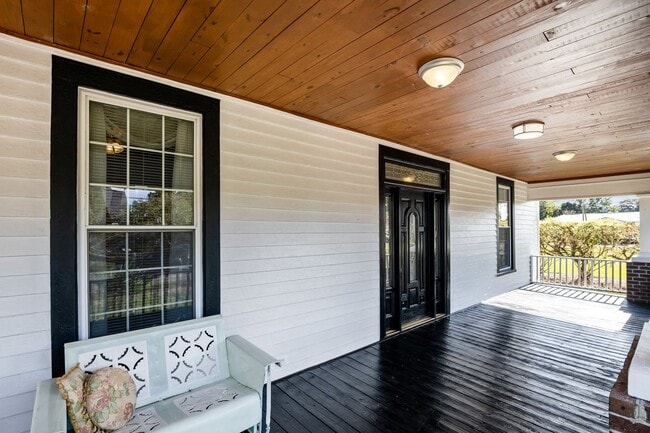 Building Photo - RENTAL HOME 3BD/2BTH