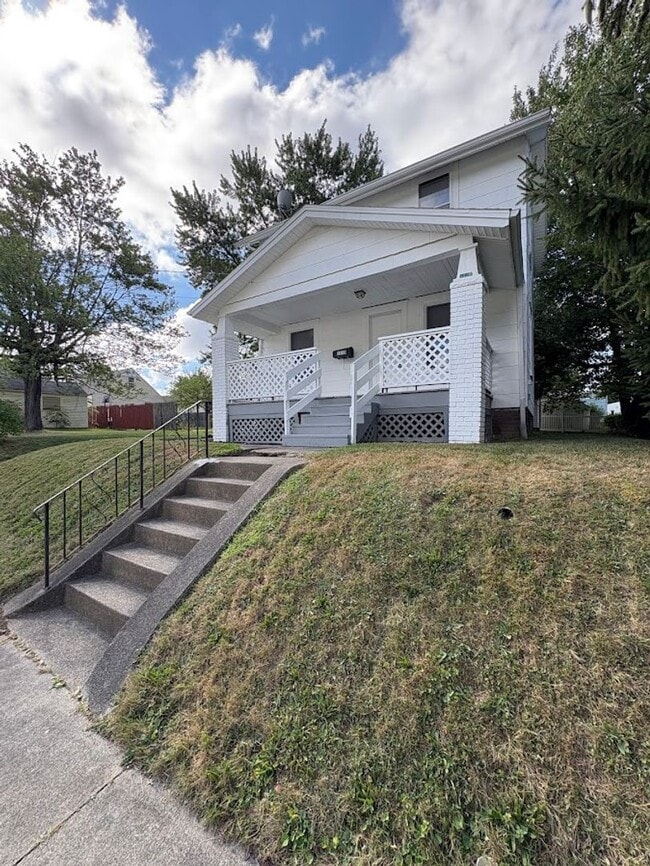 Primary Photo - Two bedroom one bathroom home for rent