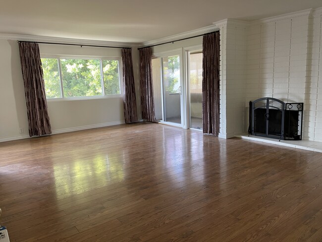 Building Photo - 610 S Orange Grove Blvd