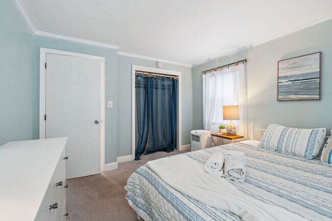 Building Photo - 2 Dover Ave