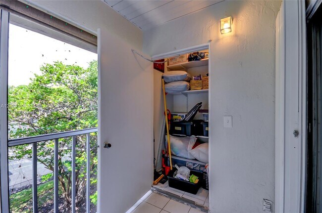 Building Photo - 14014 SW 91st Terrace
