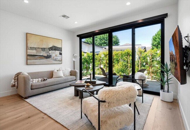 Building Photo - 3631 N 54th Ct