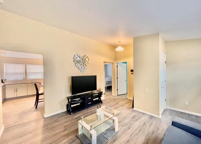 Building Photo - 1510 W Maple Ave