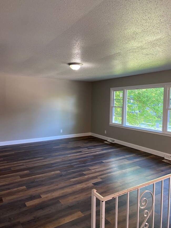 Building Photo - West side location 4br 2.5bth Finished Basement 2crg