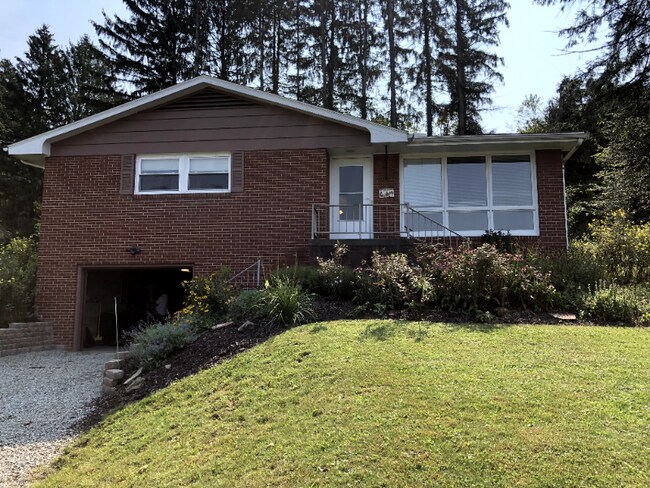 Building Photo - 3486 PA-711